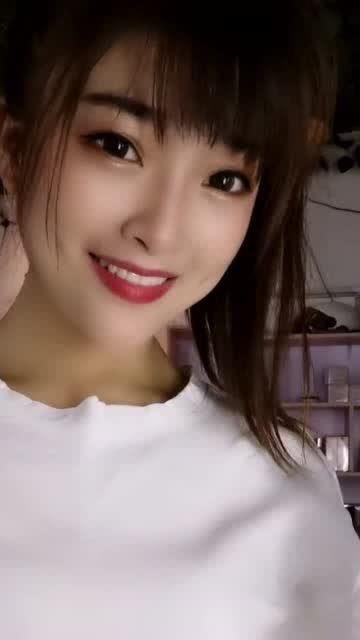 是谁爆料酒窝小姐姐啊视频,揭秘酒窝小姐姐爆火视频背后的神秘人物  第1张